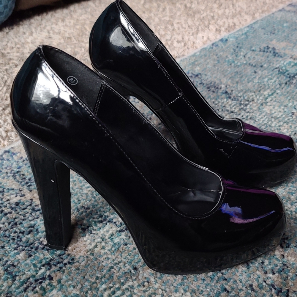 5 in patent leather heels Size 8.5